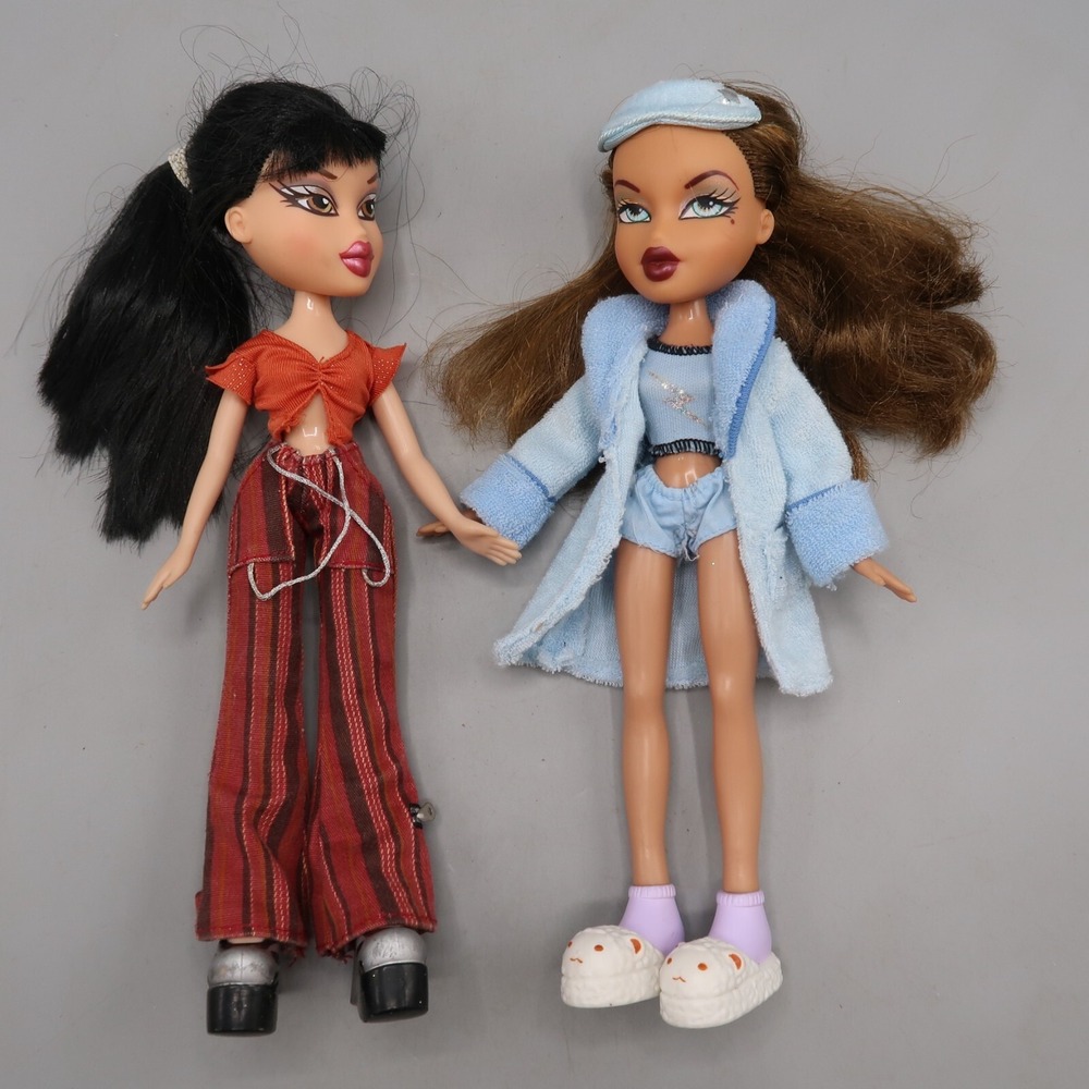 Vintage 2001 BRATZ JADE & YASMIN Dolls Outfits Clothes & Shoes lot of 2 MGA Toy